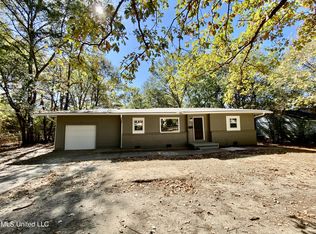 1075 Combs St, Jackson, MS 39204