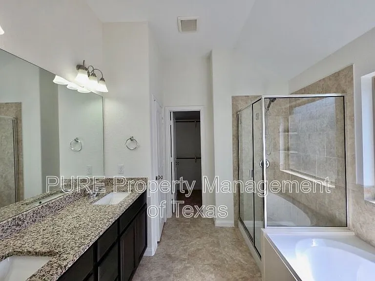615 Linares Ln — Photo 13