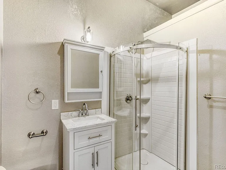 5630 Webster St #3 — Photo 11