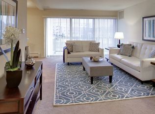 650 W Rand Rd #PENTHOUSE, Arlington Heights, IL 60004