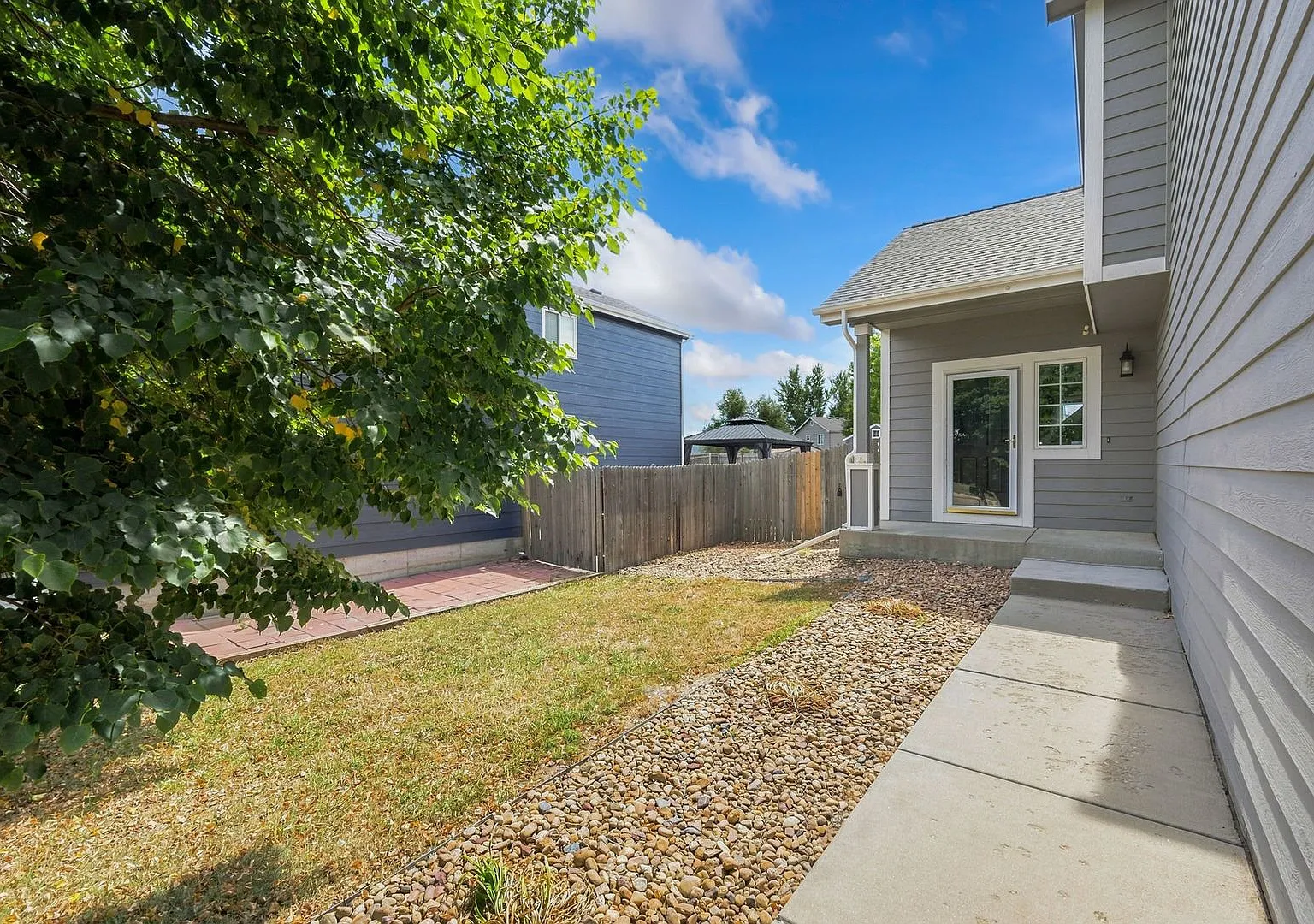 Updated 4-bed, 3.5 Bath, 2-Car Home in Settlers Village — Photo 2