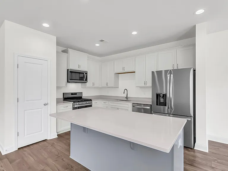 335 Chapman Cir — Photo 14