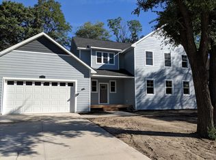 1089 Sherwood Rd, Shoreview, MN 55126