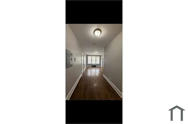 Building Photo - 943 W 78th St #3