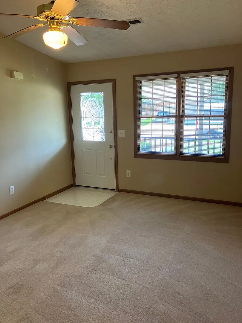 Ranch with 2 Bedrooms, 1 Bath, and 1-Car Attached Garage — Photo 2