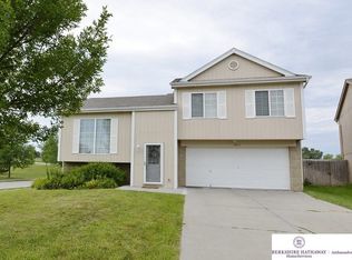 18903 T Cir, Omaha, NE 68135