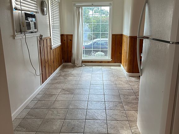 3rd image of 1221 Carlton Dr