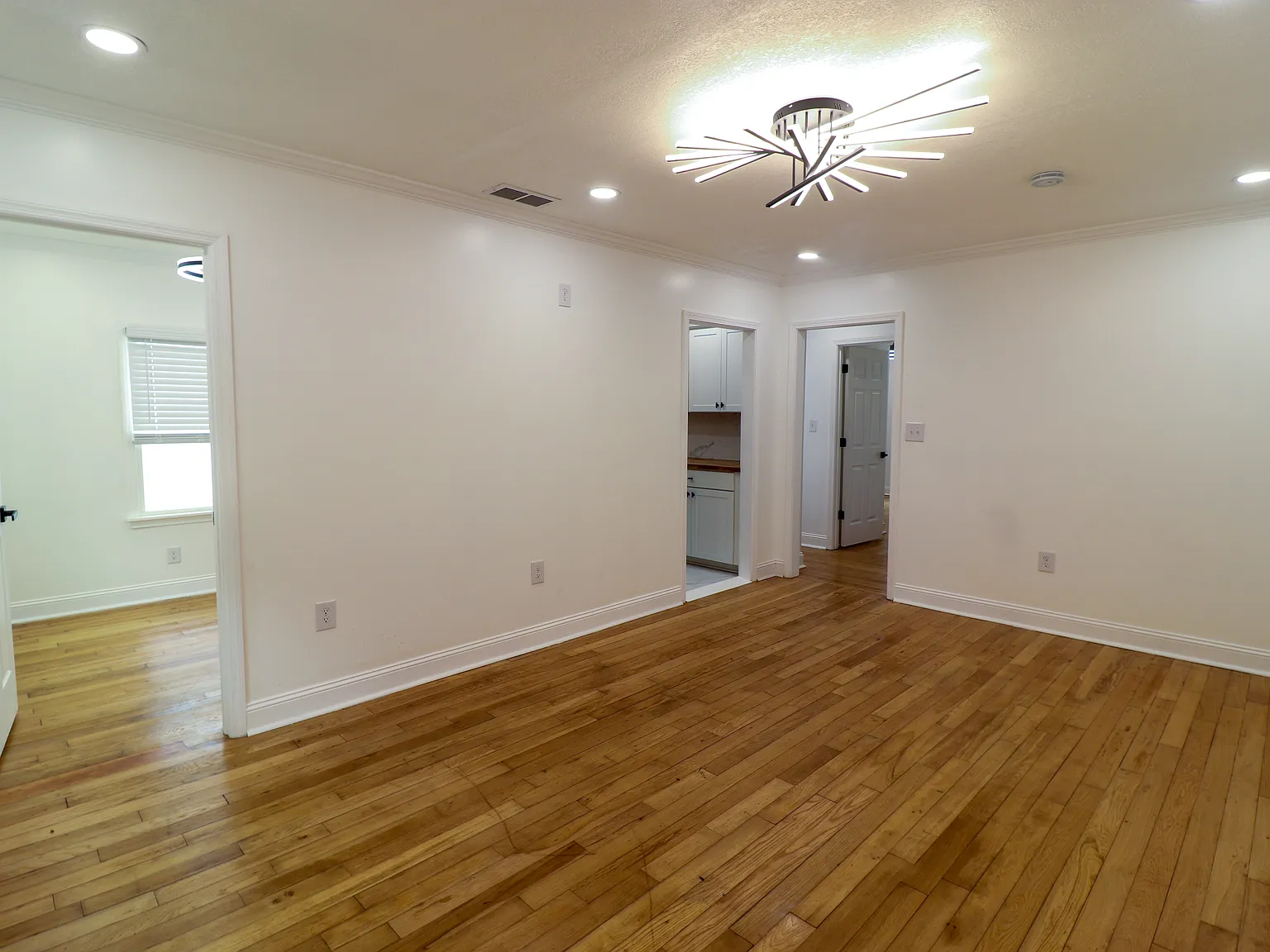 3 bed, 1100 sqft, $1,700 — Photo 4