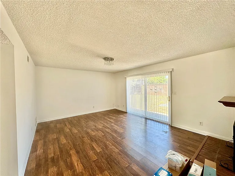20355 Itasca St — Photo 6