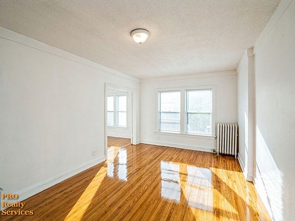 2nd image of 3715 Oakland Ave APT 4