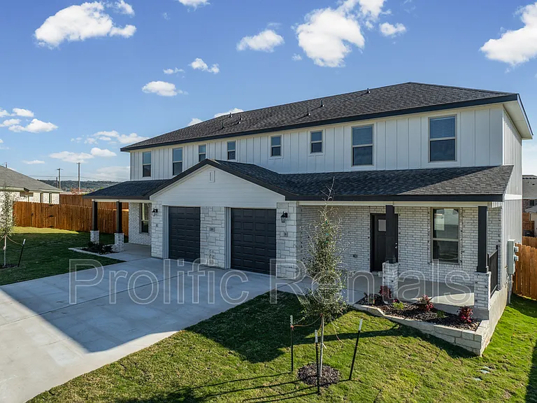 106 Logan Ct #B — Photo 2