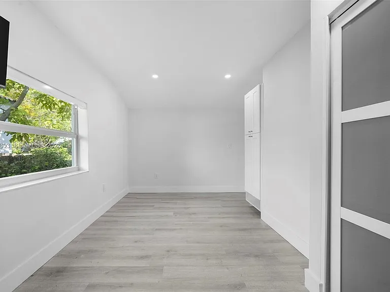 1262 SW 15th Ter — Photo 16
