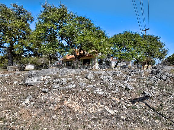 3rd image of 1009 Tanglewood