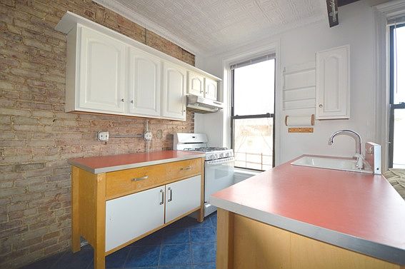 2nd image of 75 Jefferson Ave #2