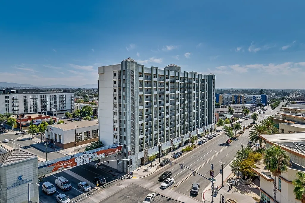 Bayview Tower Condominiums — Photo 1