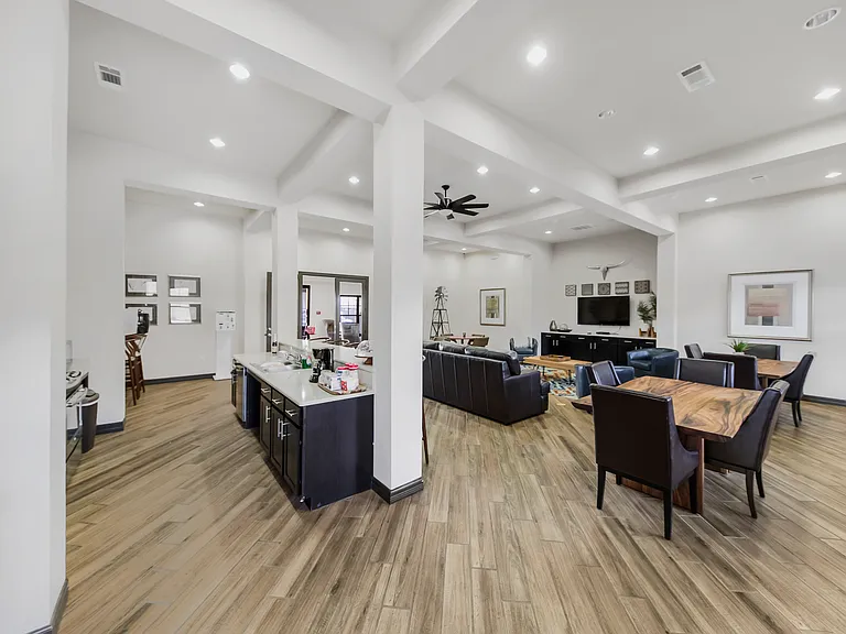 Compass Pointe — Photo 9