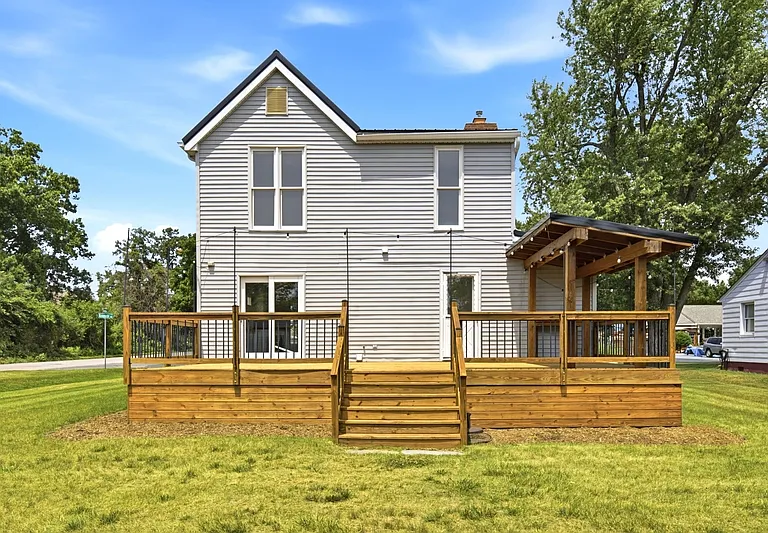 301 Kenmore Ave — Photo 17