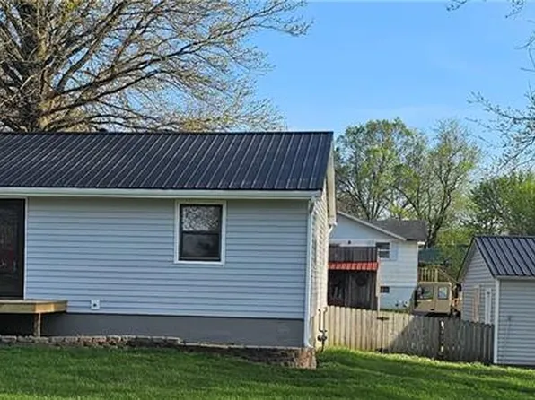 104 W Cedar St, Waverly, MO 64096