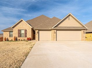 1470 Sweetbriar Way, Centerton, AR 72719