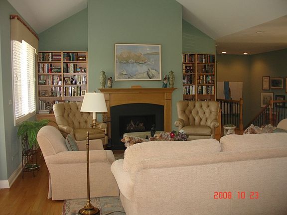 STUNNING VIEWS OF LIVING ROOM