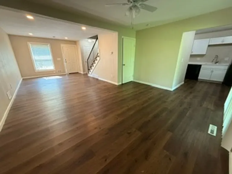 309 Hawthorne Court — Photo 13