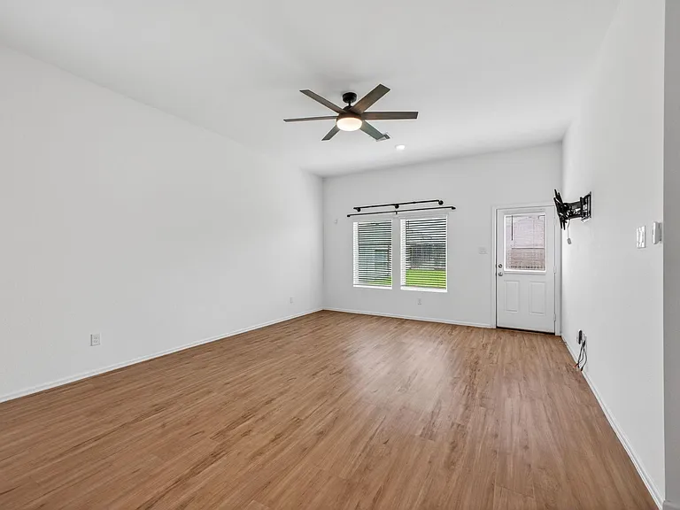 1519 Twilight Green Dr — Photo 11