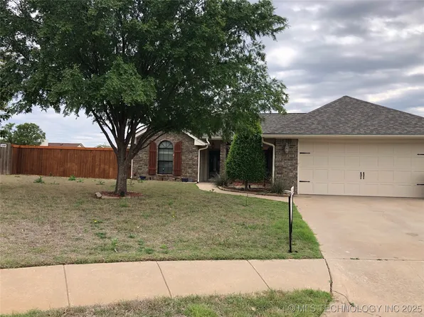 4105 SW Wendy Dr, Lawton, OK 73505