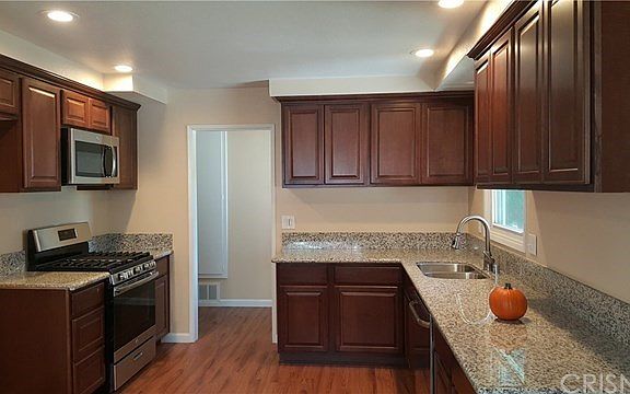 Gorgeous kitchen with plenty of cabinets