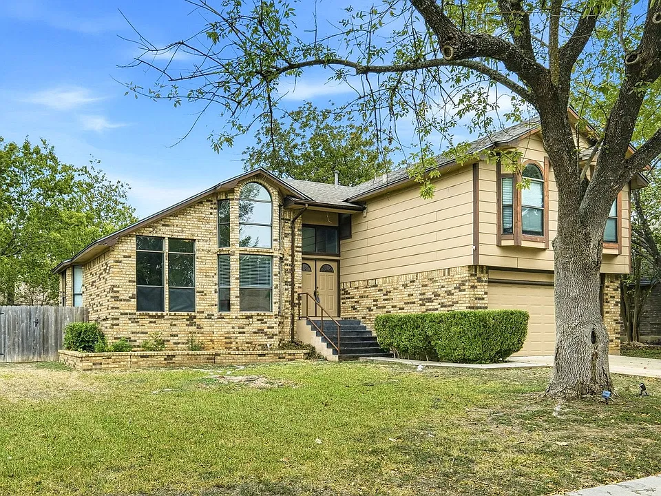 302 Applewood Dr