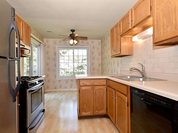 4th image of 1242 E Evergreen Dr Unit 4