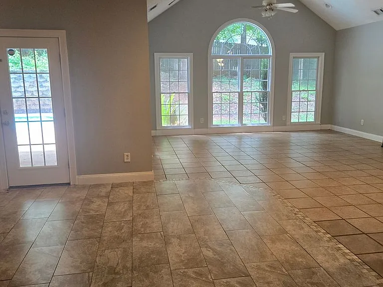 585 Cecily Dr — Photo 4