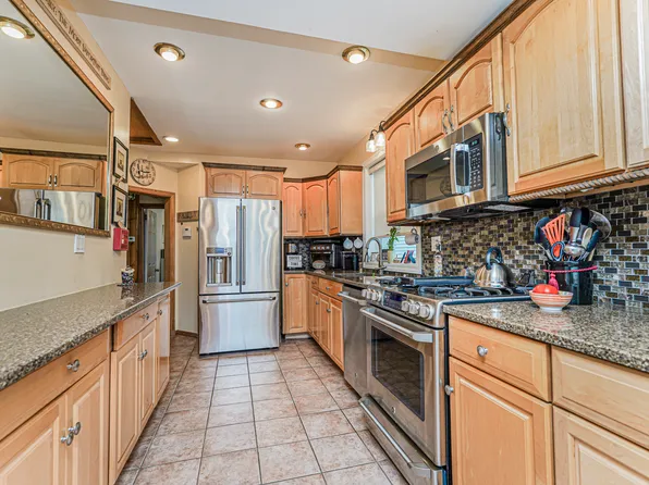 76 Whitman Avenue image 15 of 27