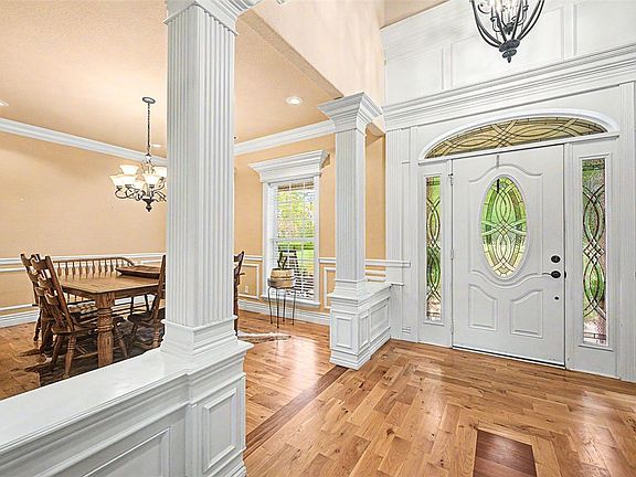 2nd image of 302 Spring Creek Rd