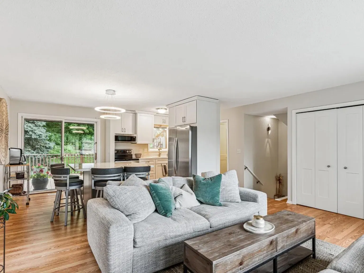 2 bed, 1170 sqft, $2,900 — Photo 4