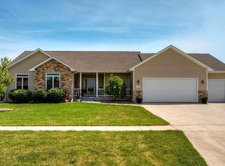 1106 Ridgetop Dr, Huxley, IA 50124