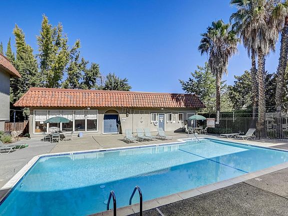 3rd image of 2763 Mauricia Ave #B