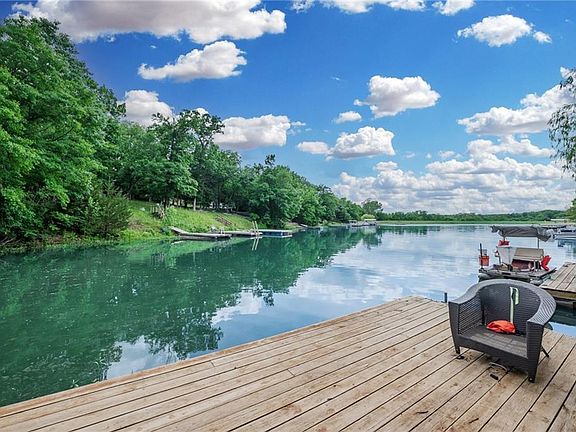 5th image of 382-386 SE Lakeside Dr