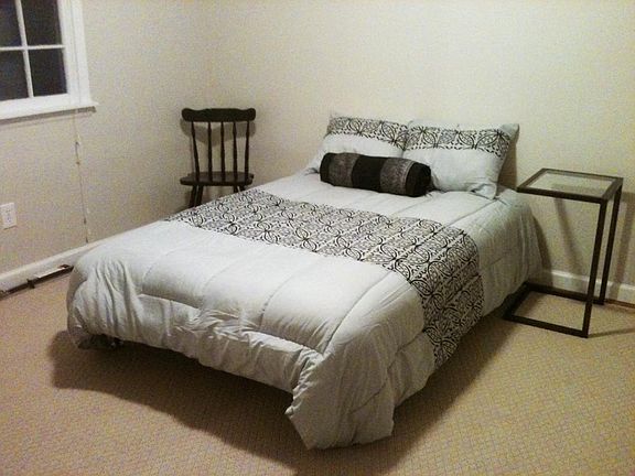 3rd image of 4885 Old Dominion Dr #1