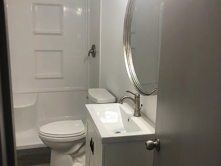 Downstairs bathroom with shower (with shower seat).