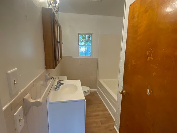 5th image of 1550 Campbell St