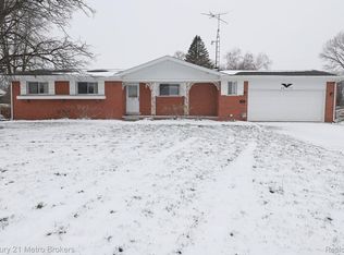 4372 Saint Martins Dr, Flint, MI 48507