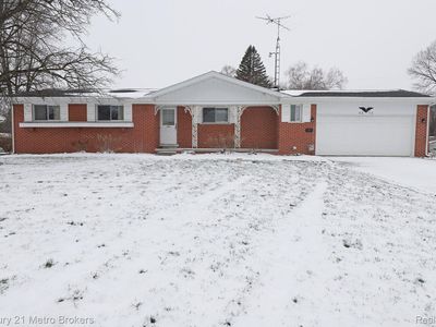 4372 Saint Martins Dr, Flint, MI, 48507