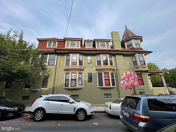 3rd image of 433 Windsor St