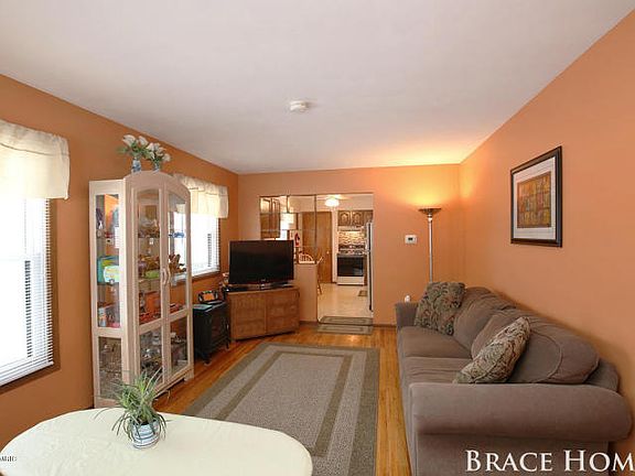 3rd image of 3655 Vineyard Ave NE