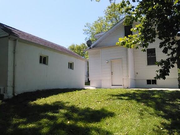 4th image of 2340 Wengler Ave