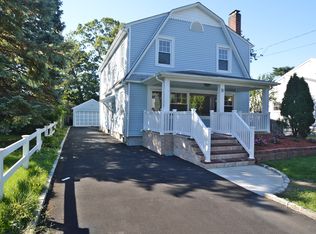 18 Independence Ave, Babylon, NY 11702