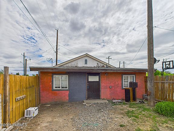 5th image of 304 S Naches Ave