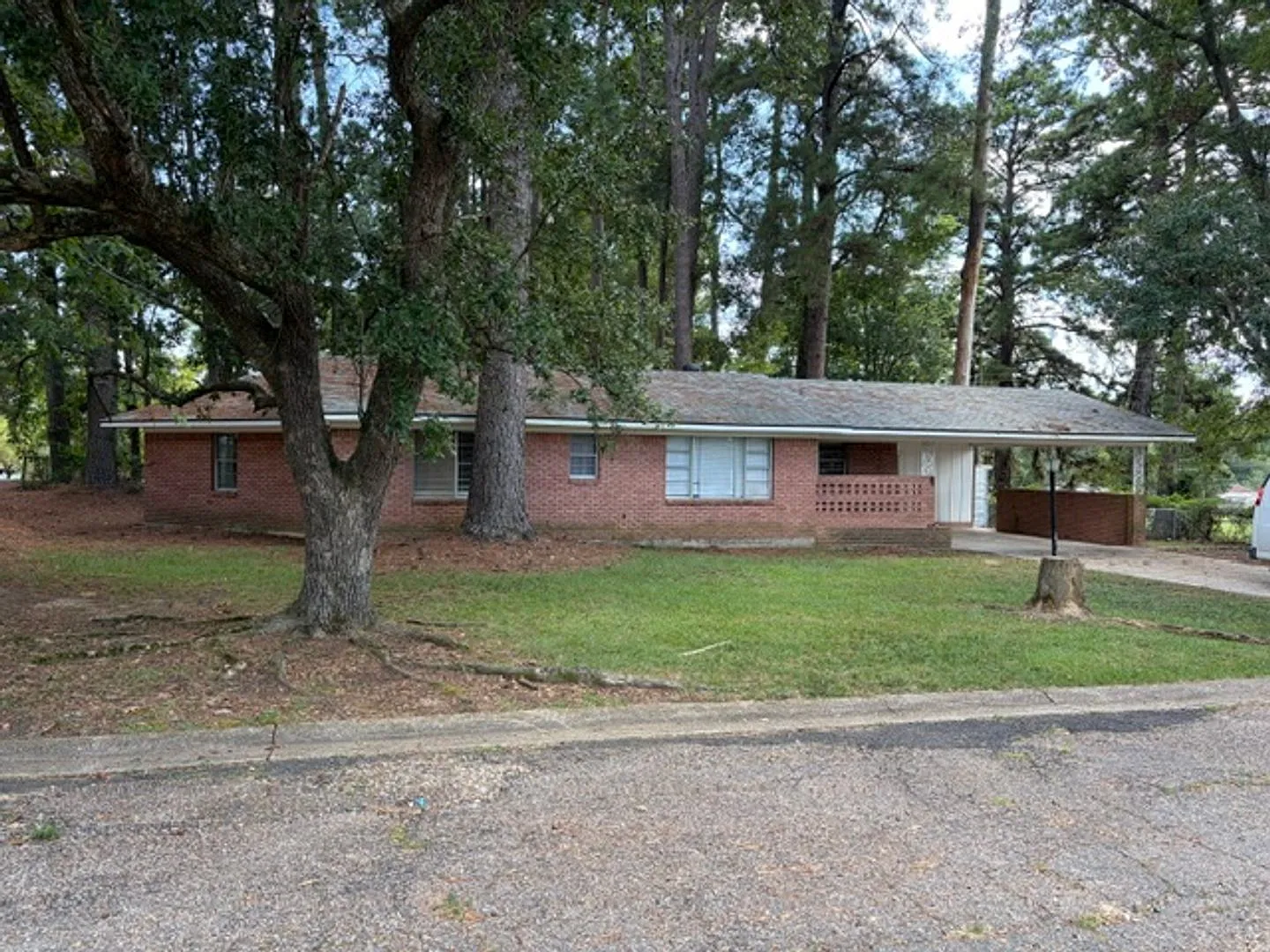 3 Bed, 2 Bath in Southern Hills — Photo 1