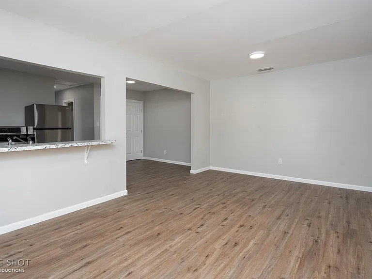 2744 Russell Ave — Photo 13