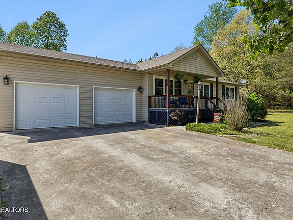 2nd image of 1107 County Road 181